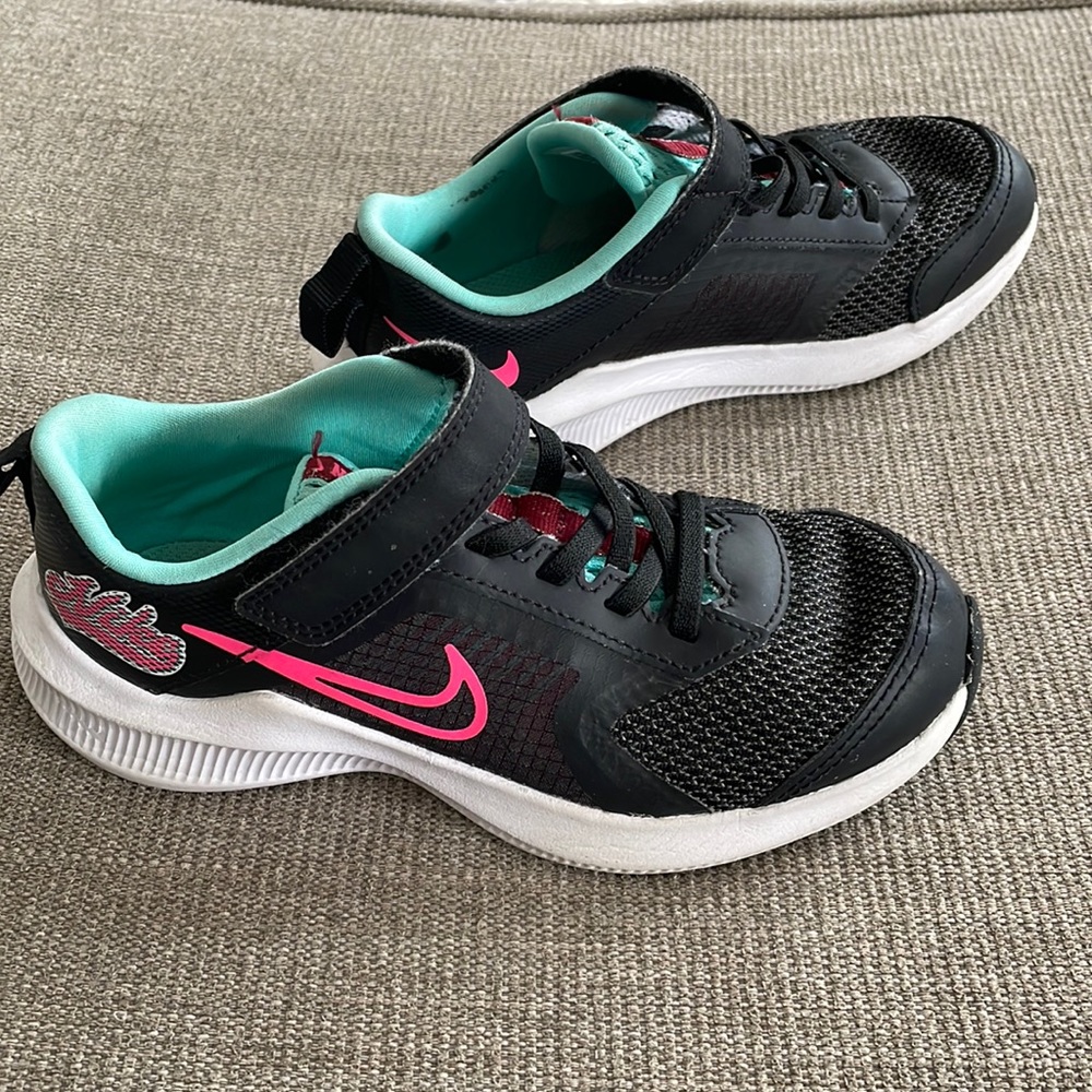 Nike Downshifter “Black Dynamic Turquoise”